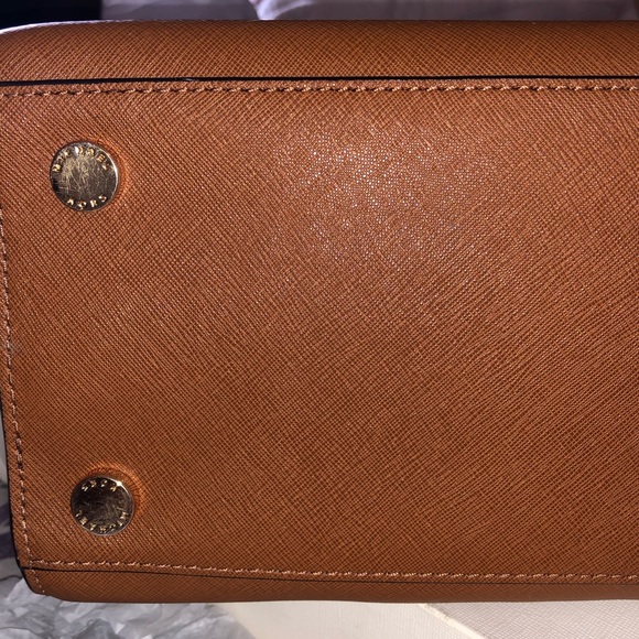 Medium size Michael kors brown handbag with strap - Picture 6 of 8